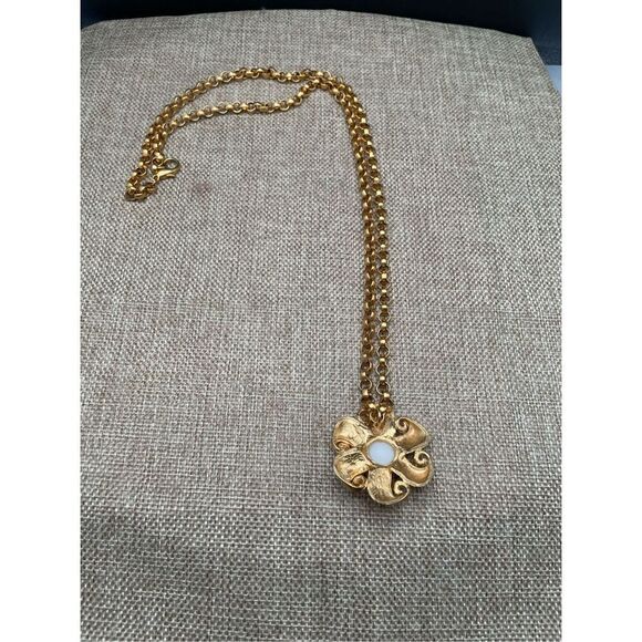 Vintage Simulated Pearl Pendant Necklace Goldtone Costume Jewelry - Picture 4 of 8